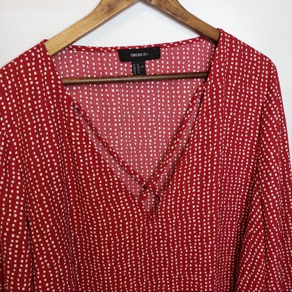 Forever 21 Plus Top Red Geo Print Caged V Neck - Picture 5 of 6